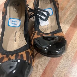 #306 womens sz 9.5 wide leopard foldable , packable memory foam ballet flats NWT